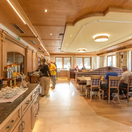 Traube Hotel Pettneu am Arlberg