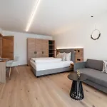 Отель Hotel Traube