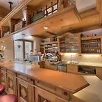 Отель Hotel Traube