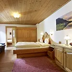 Отель Hotel Traube 3*