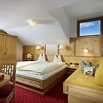 Отель Hotel Traube