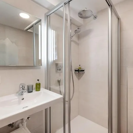 Отель Hotel Traube 3*